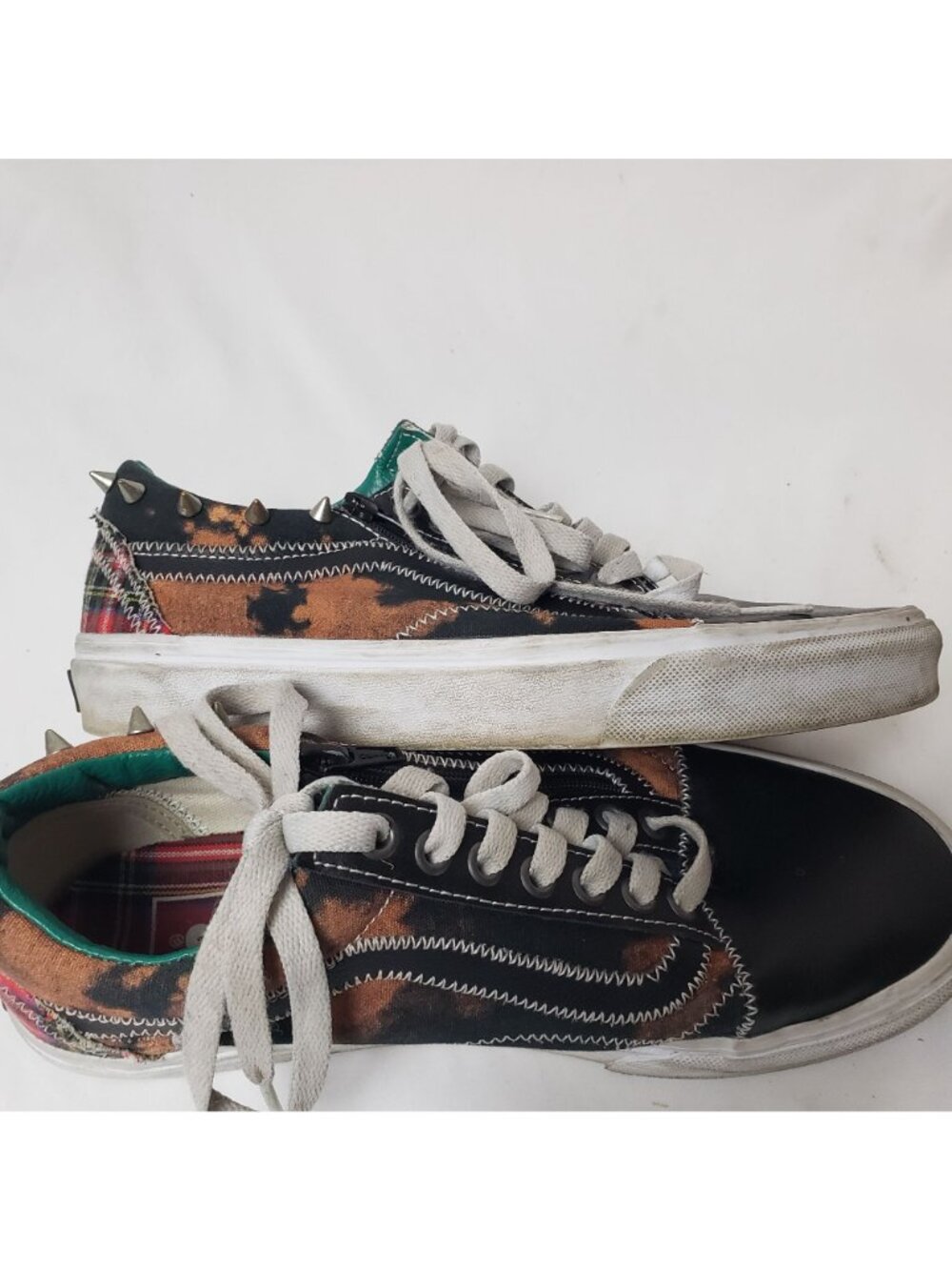 Vans Leather Metal Spiked Low Top Lace Up Sneakers Black/Red Plaid RARE - Picture 9 of 15